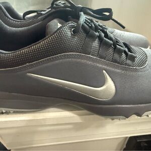 Nike Men's Black and Silver Athletic Shoes